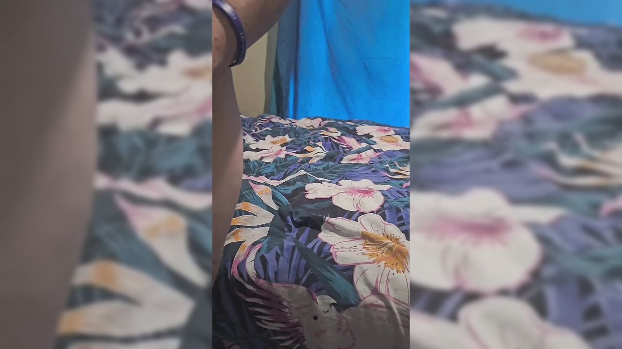 Stretching my tight pussy