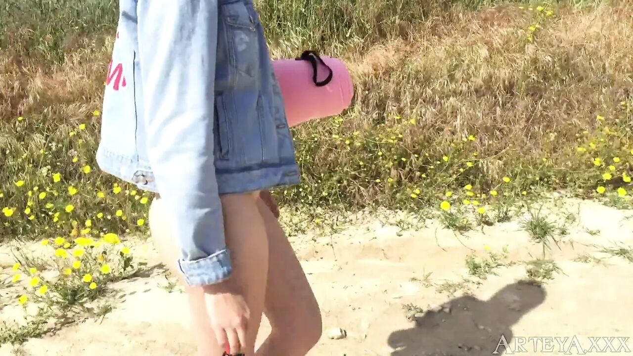 Arteya Like to Masturbate in Public Plac