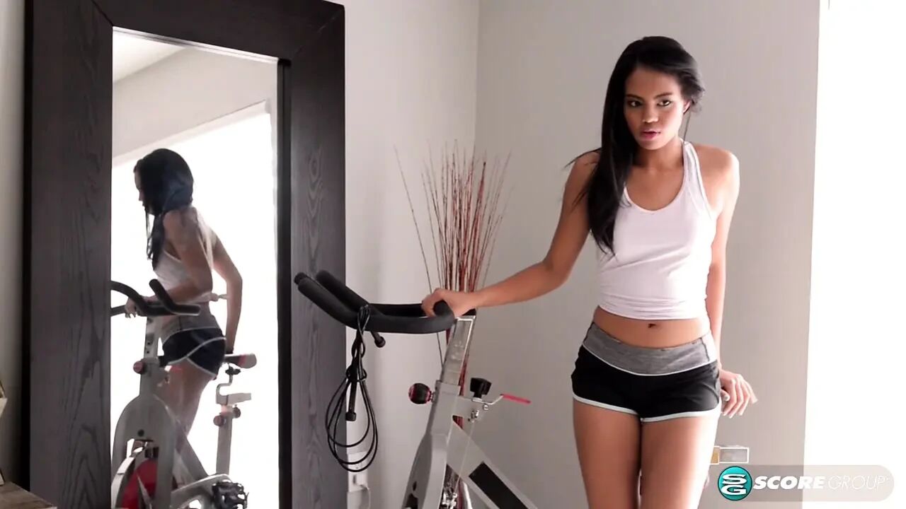 Berlyn's workout turns into a pussy workout