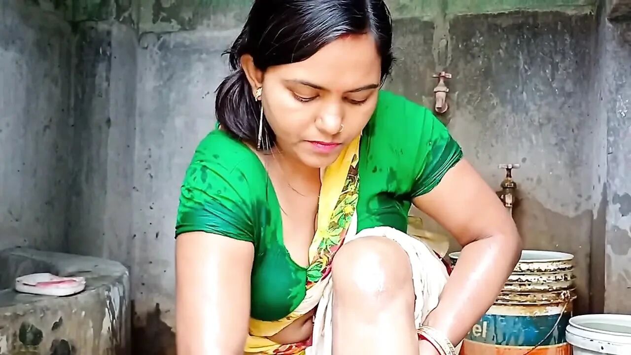 Bathroom muslim hijabi biwi and uski step-mom ki maast threesome gaand chudai clear bangla audio