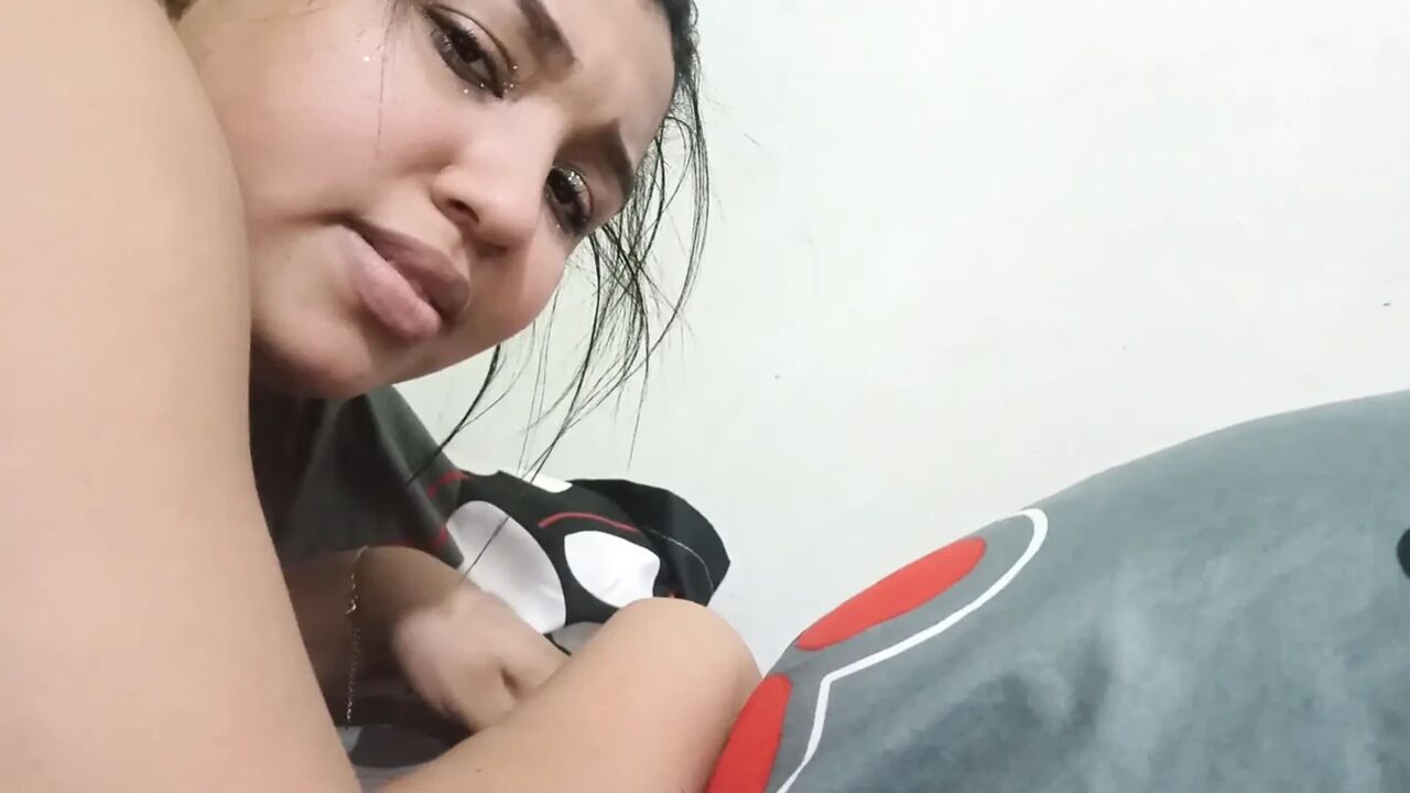 18 year old brunette big saggy tits from New York United States fucking her stepbrother's big dick manu
