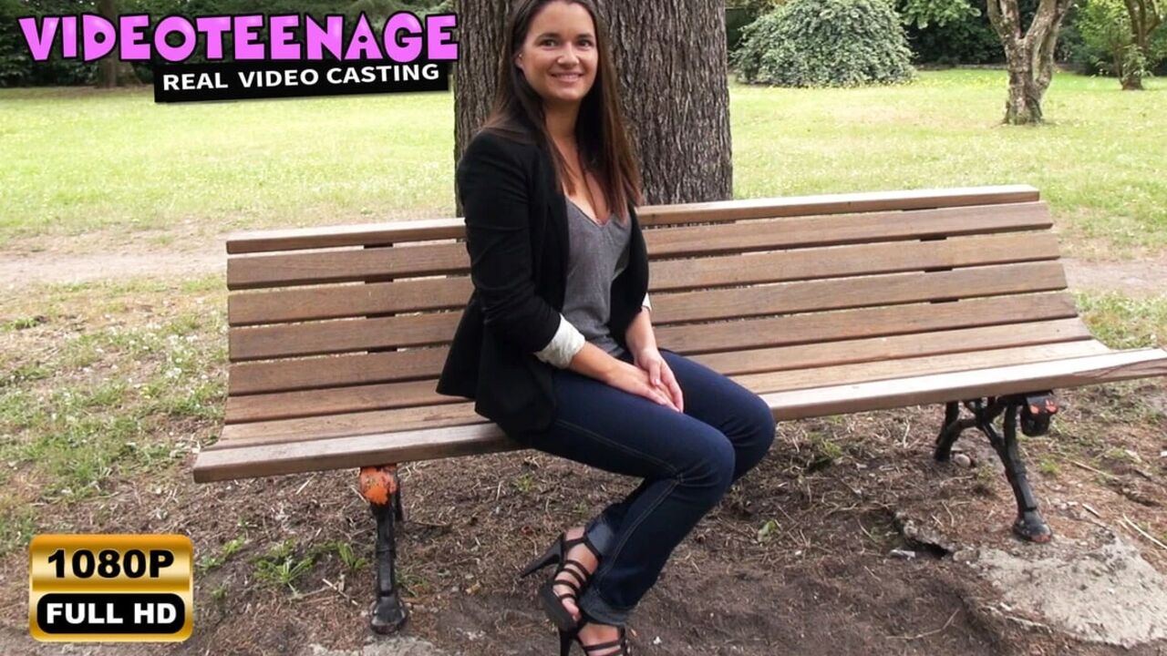 Lovely 19 Year Zoe Shows Her Big Breast During Porn Casting