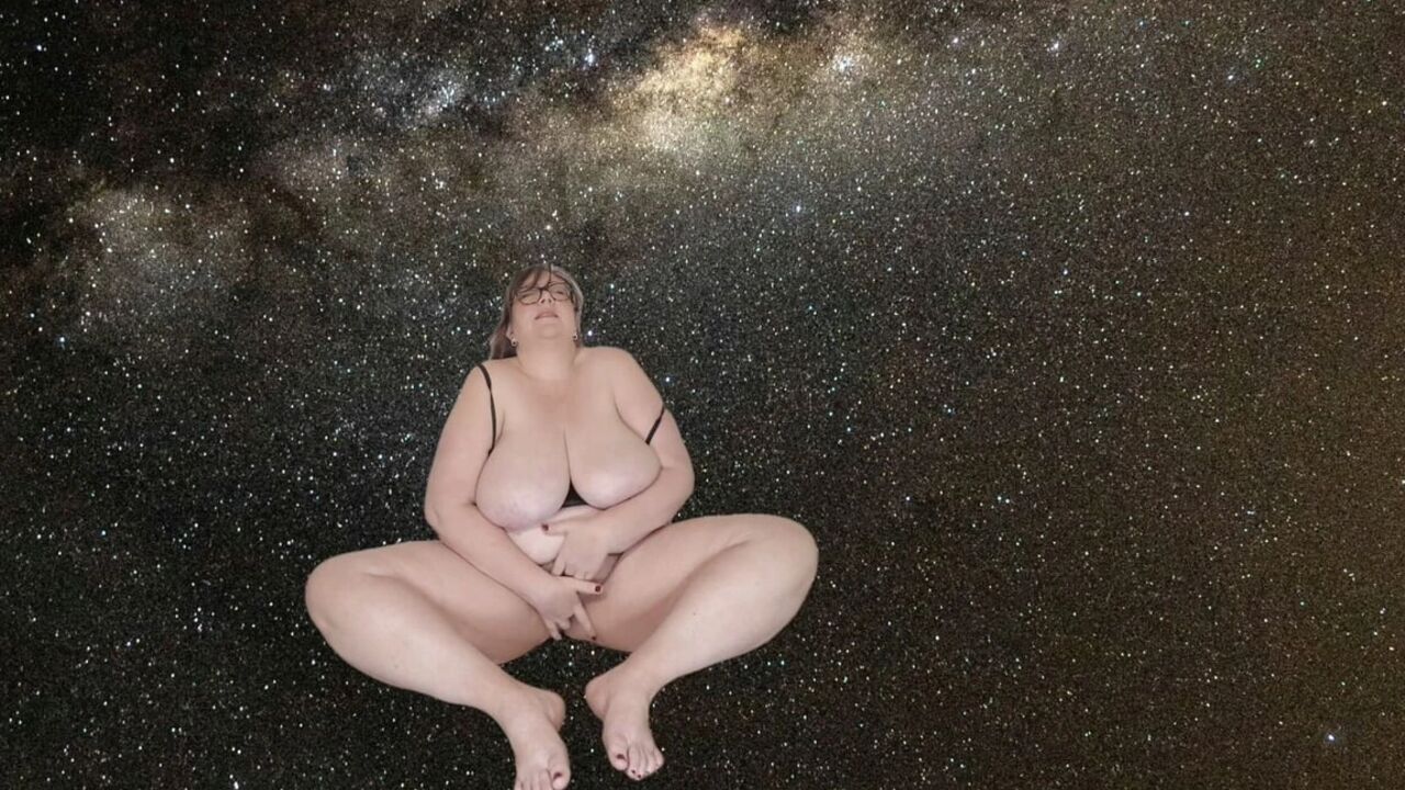 Giantess Cums and Grows Bigger Than the Universe