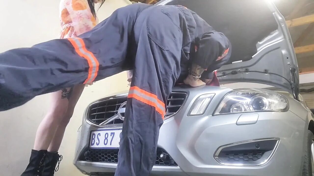 Could Nt Pay the Mechanic so I Offered Him Some Pussy