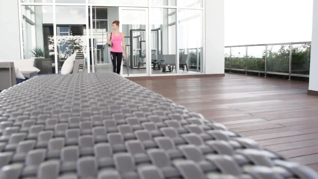 Footjob in sexy yoga pants