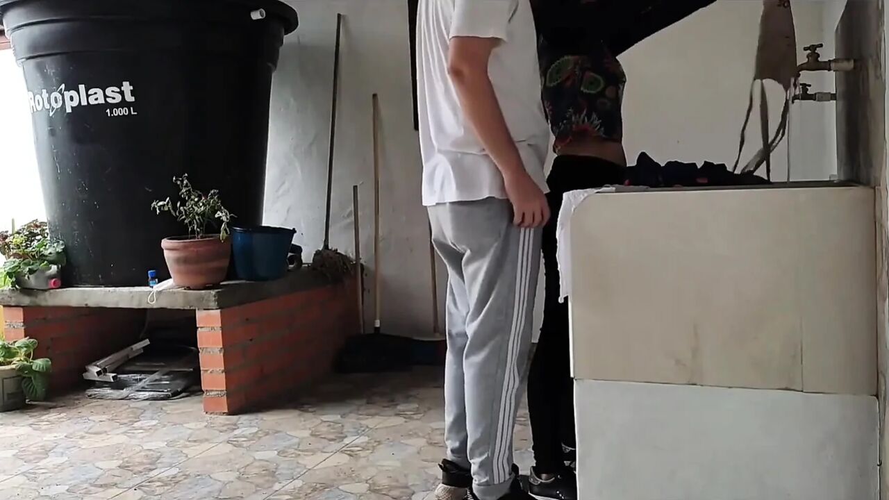 I Fucked My Neighbor While She Was Washing
