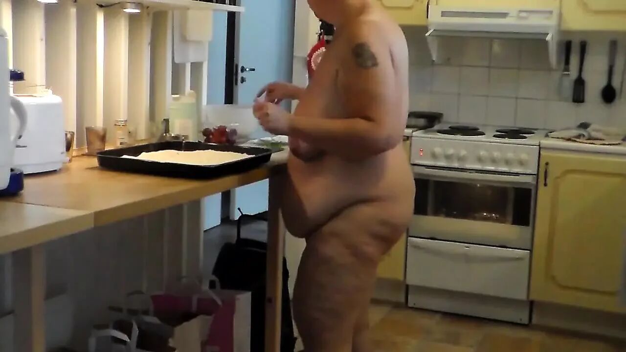 Jen is all nude and baking