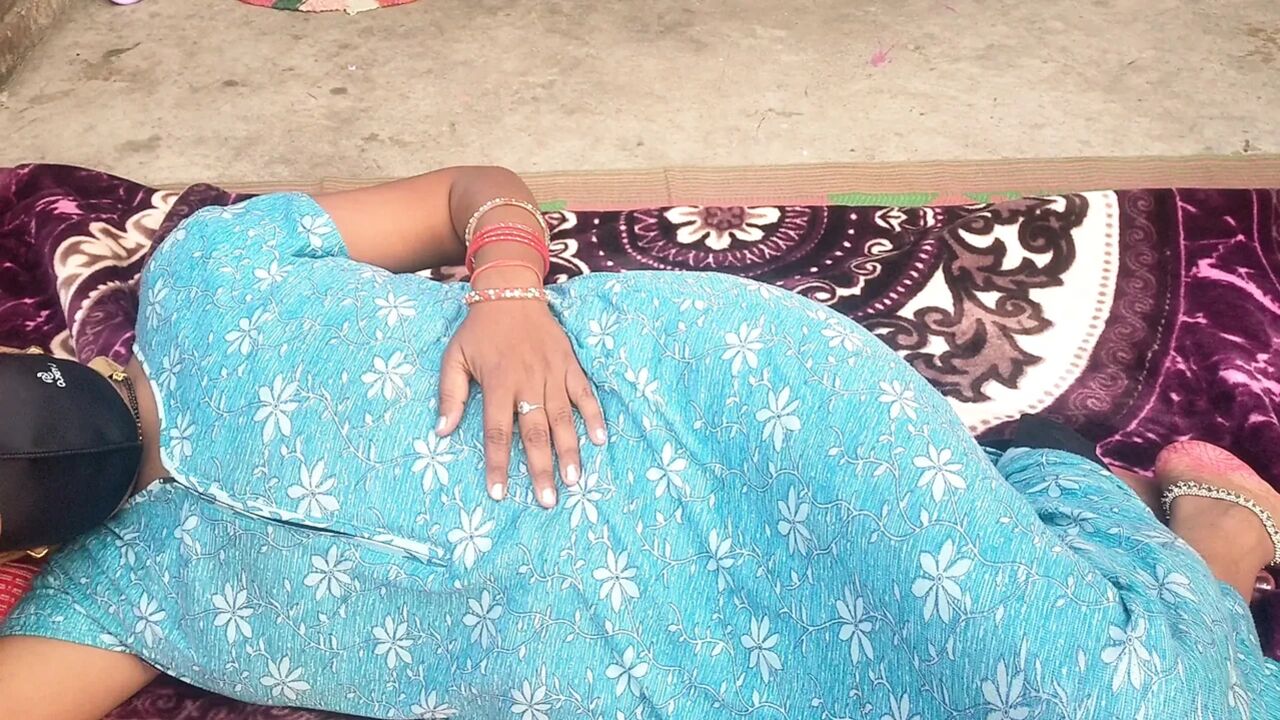 Indian housewife romance and sex videos Indian desi couple sexy video