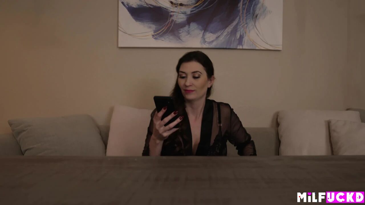 Petite MILF has a crush on her delivery guy