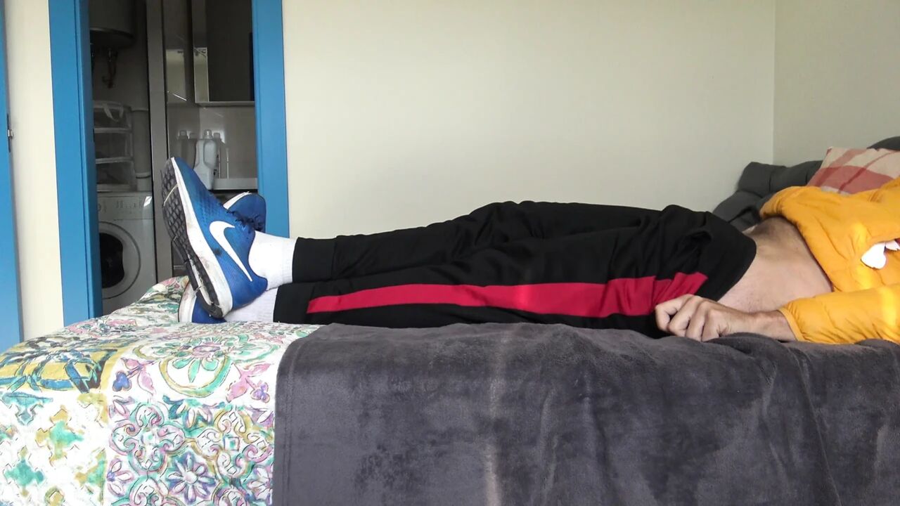 I show my 55 year old hairy pussy to my horny stepson