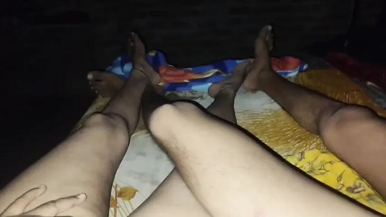 Jaipur ki setting ko room pr chudai ki malkin ne nange girl