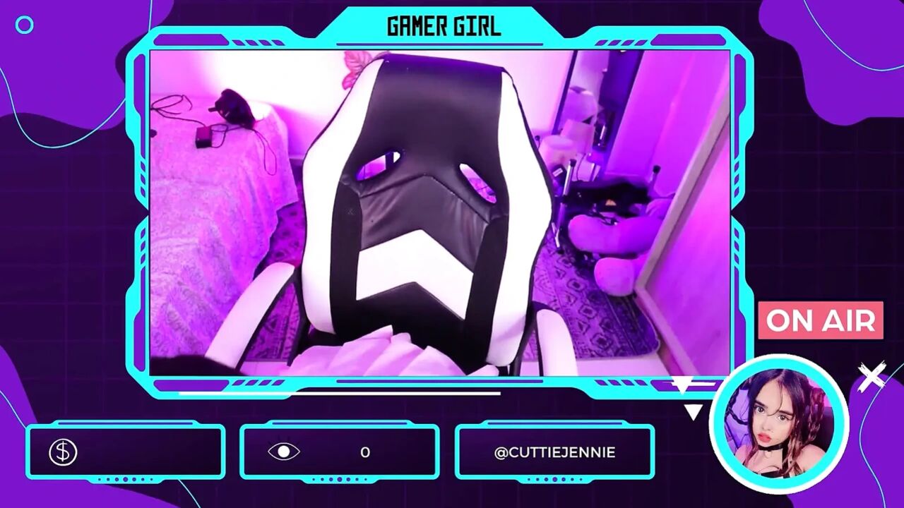 Gamer Girl Fall in Love with Her First Fan