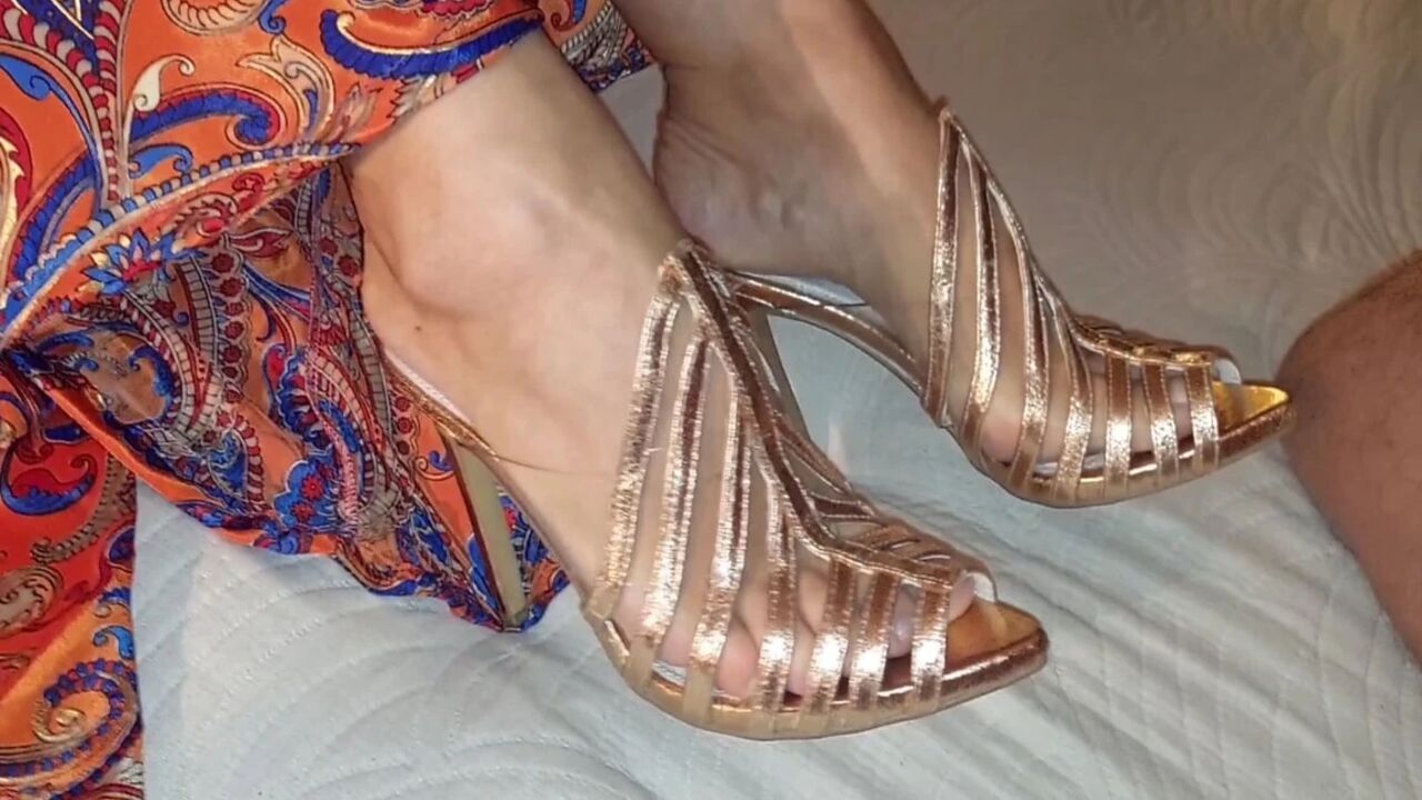 Selena's Feet Worship and Posing in Heels