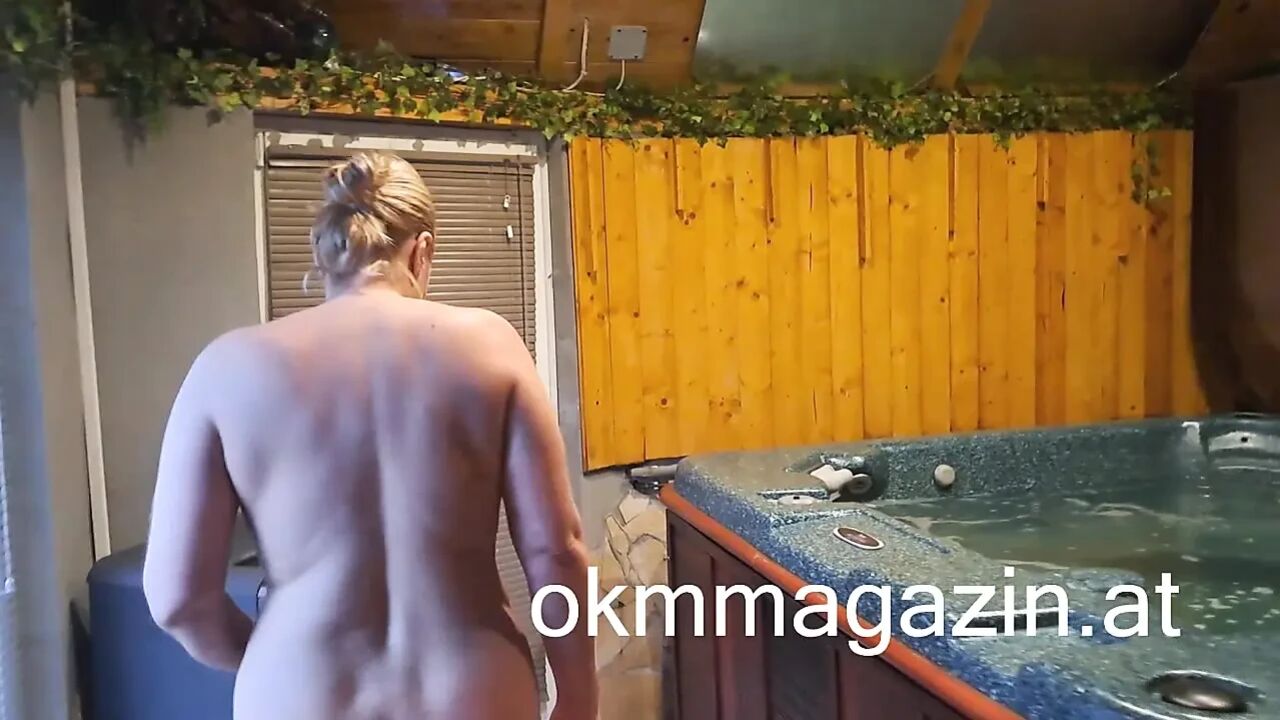 Vicky Wilfing milf masturbates in the jacuzzi