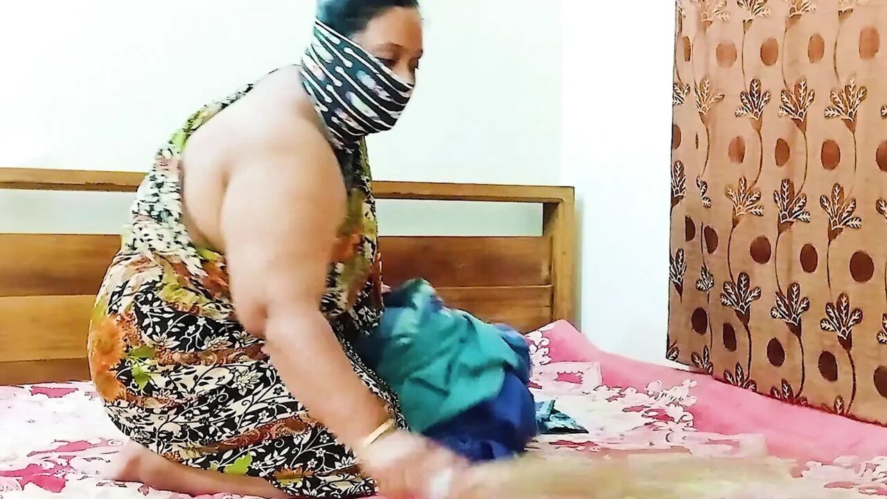 Bangaldesi wife is cleaning my house so nicely, so I fucked her in between work.