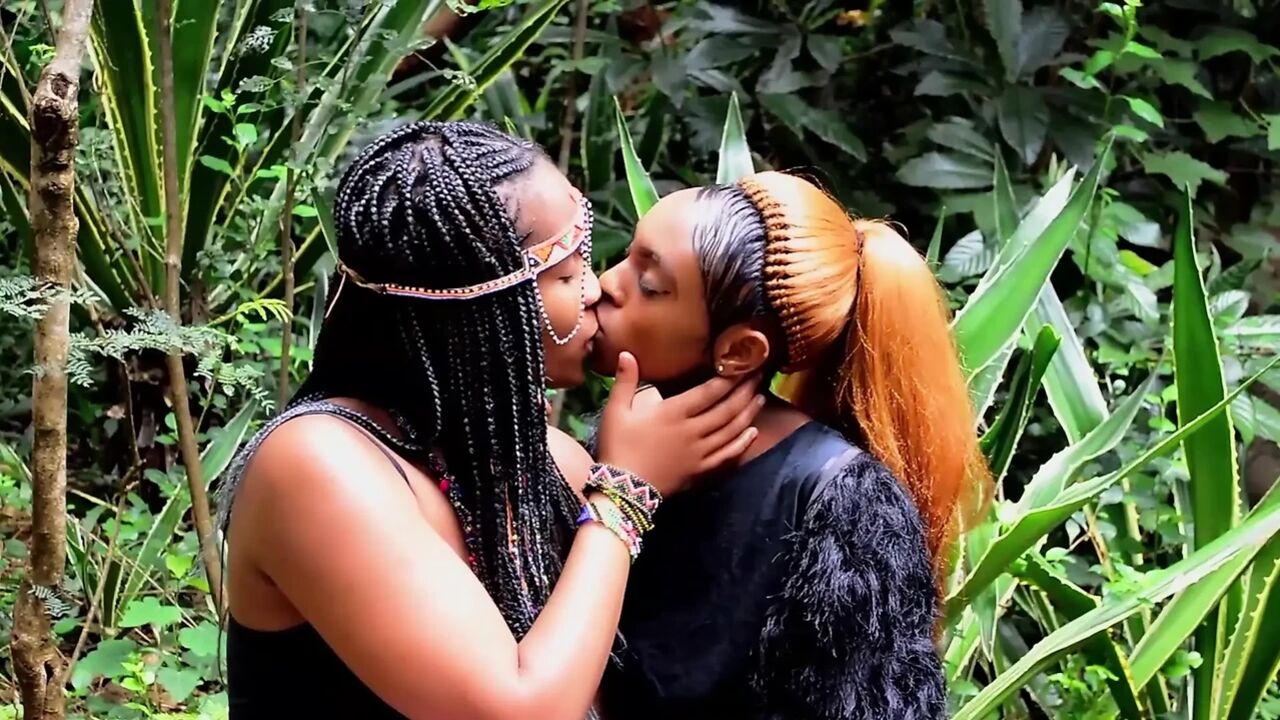 Cheating Ebony Wife Rides Face Till She Drips While Husband Is Away