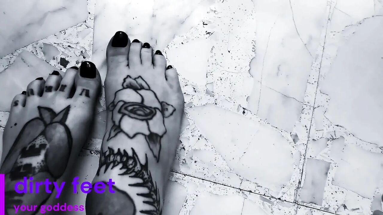 hey baby stop and watch my feet