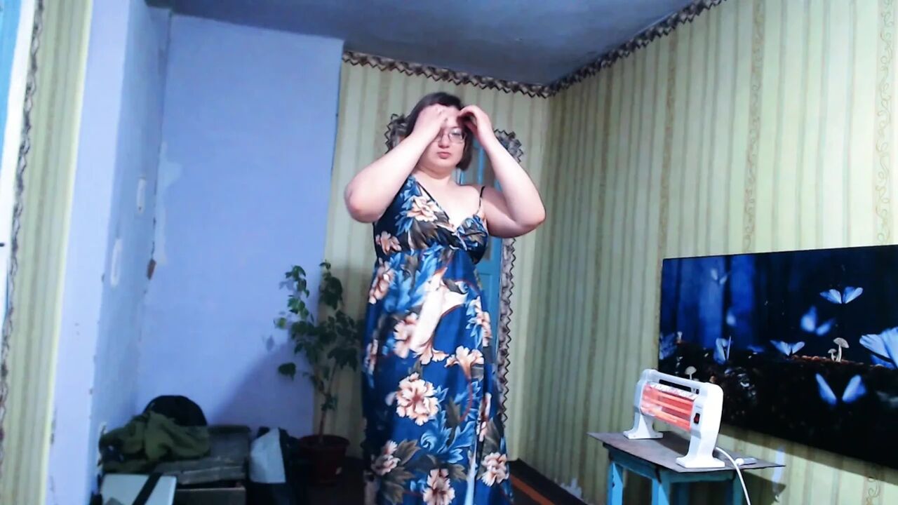 Hot dancing with a hot girl in a good mood