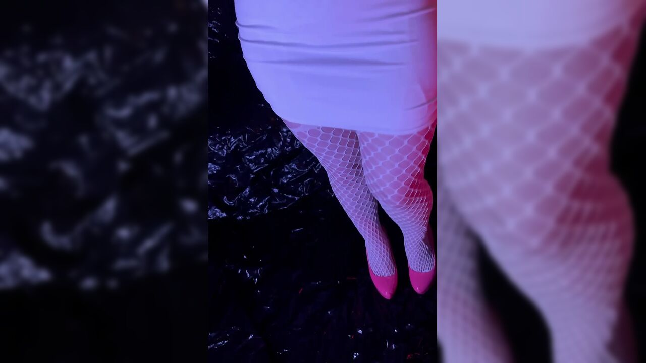 Messy pissing and cumming on slutty girlfriend