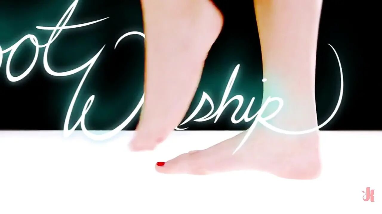 Hot Snatches and Sweaty Toes: Lesbian Gym Footworship Fantasy!!