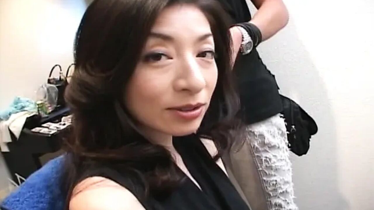 Japanese MILF Love Playing with Toys