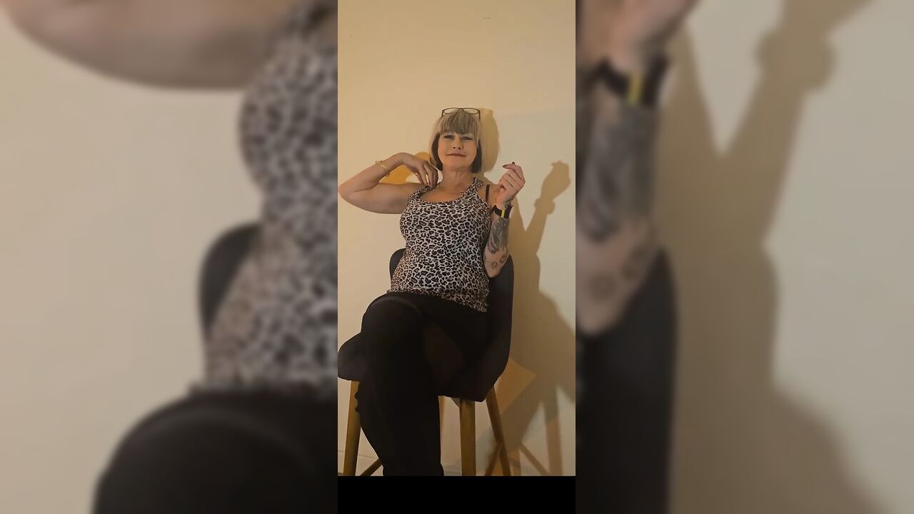 Sexy Hot Cougar GILF Wearing High Boots Gets Fucked
