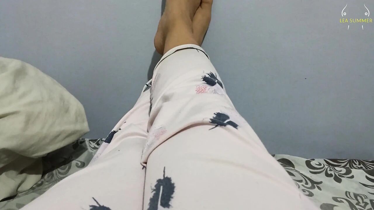 During the night and in silence I masturbate my juicy pussy, I put my fingers in it and I cum with pleasure (POV)