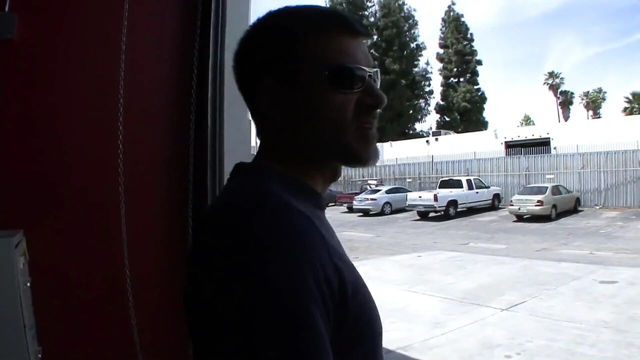 Beautyful wet cooch of chica expects wide open for big dick pump it