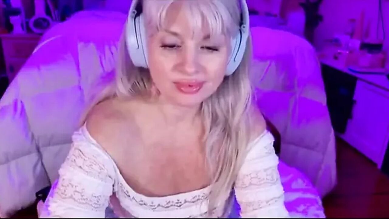 Rosie's Notty Hotty Cumshotty Live Chillax Cam Show