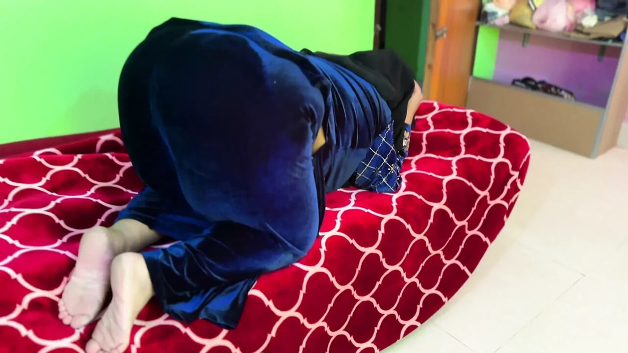 Egyptian Big Ass Beautiful Hot Stepsister Open Her Huge Booty Just Then Her Stepbrother Enter Her Room & Fuck Her Big Ass