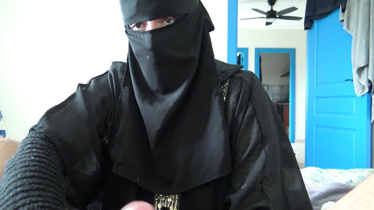 Horny Turkish Stepmom Gives A Handjob To Her 18 Year Old Stepson