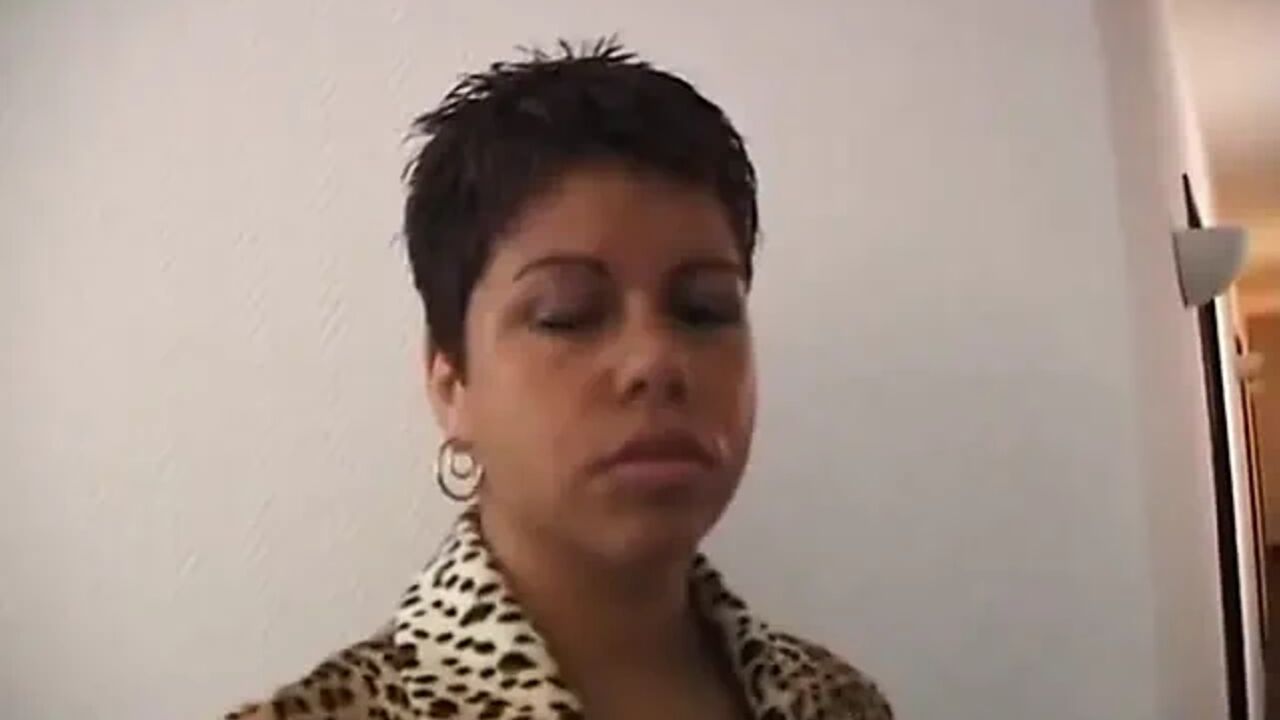Big ass ebony slut rubs and fingers her pussy at the casting