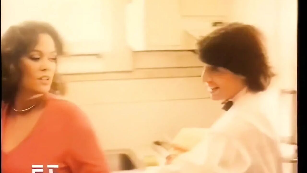 The Waiter Bangs a Sexy Customer