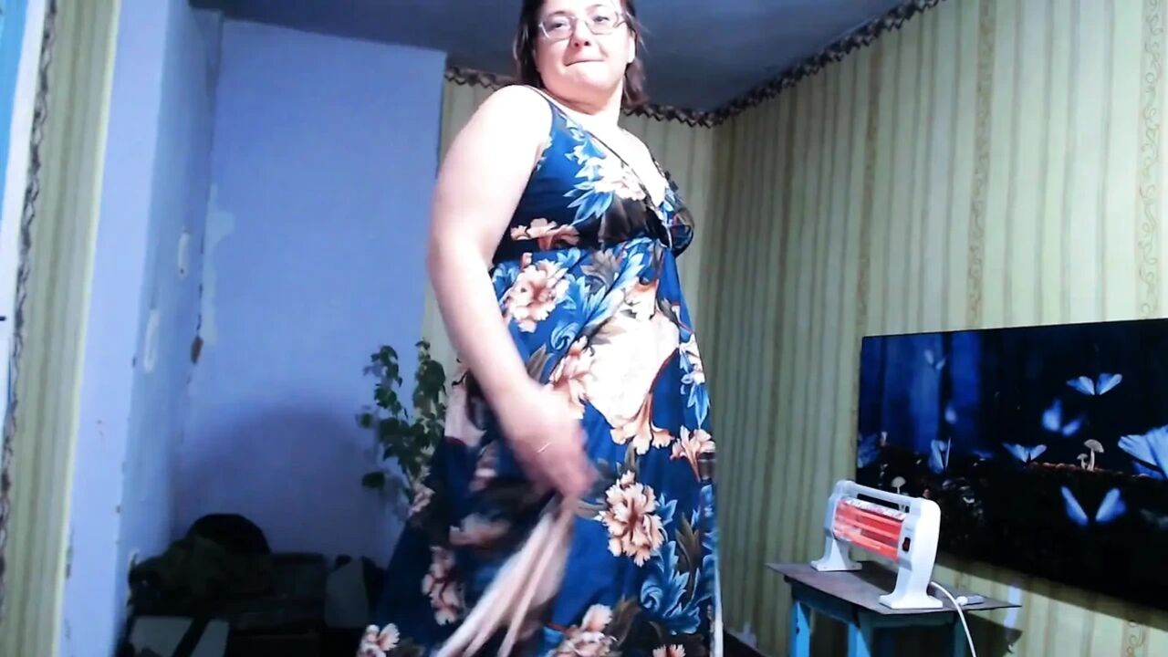 Hot Dancing with a Hot Girl in a Good Mood