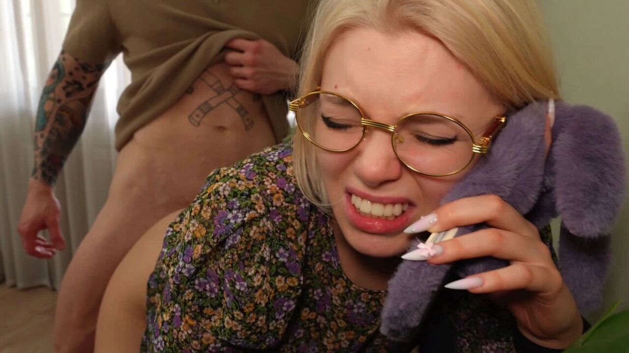 My Boyfriend Almost Heard My Sloppy Blowjob! I Had Hard Sex with My Coworker While He Was on the Phone