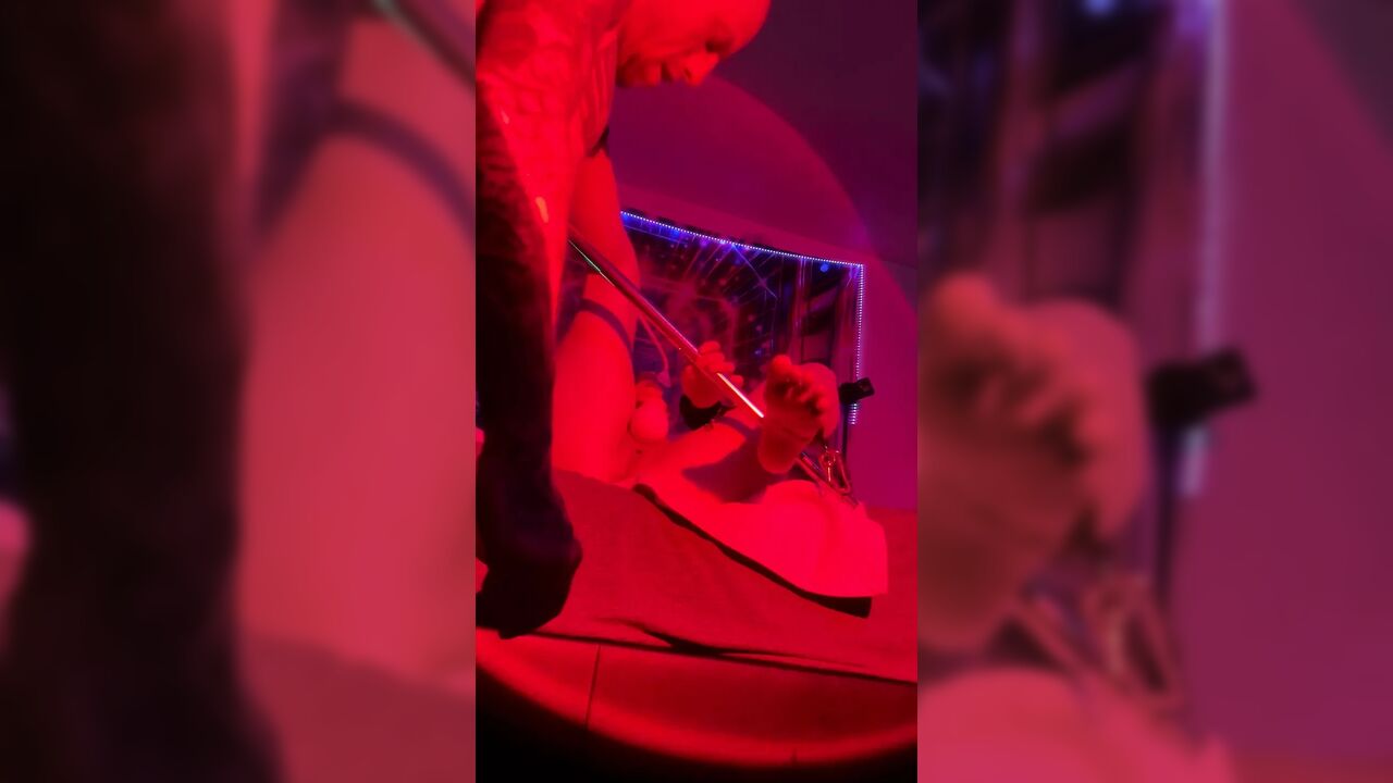 Red light, spreader bar, and a big dick for amber green