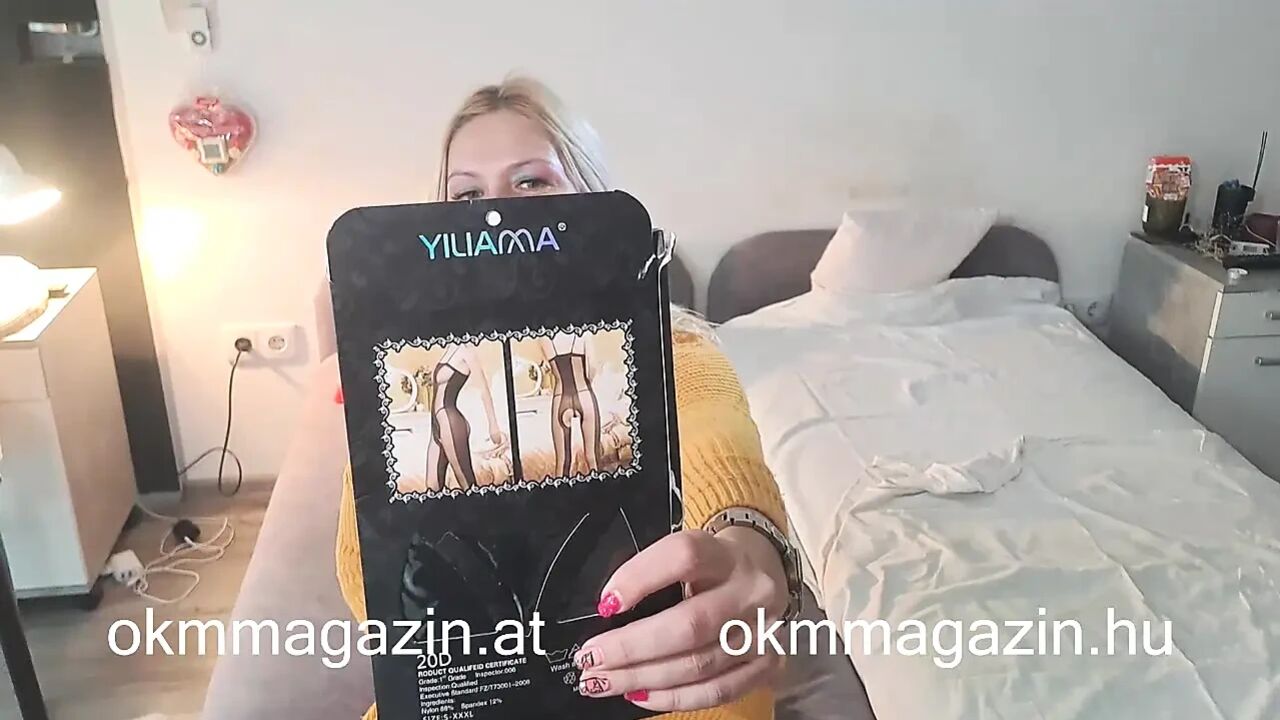 Vicky Wilfing puts on make-up and masturbates ÖKM video