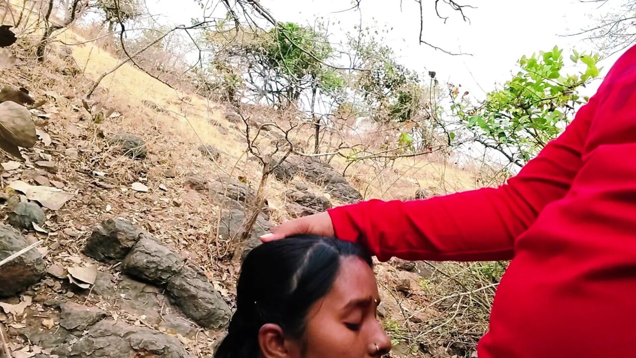 Desi bhabhi beautiful boobs - Aaj mere ko lekar me jangle me aa gaya bathroom ke bahane sex - Desi village dehati bhabhi hot blowjob.