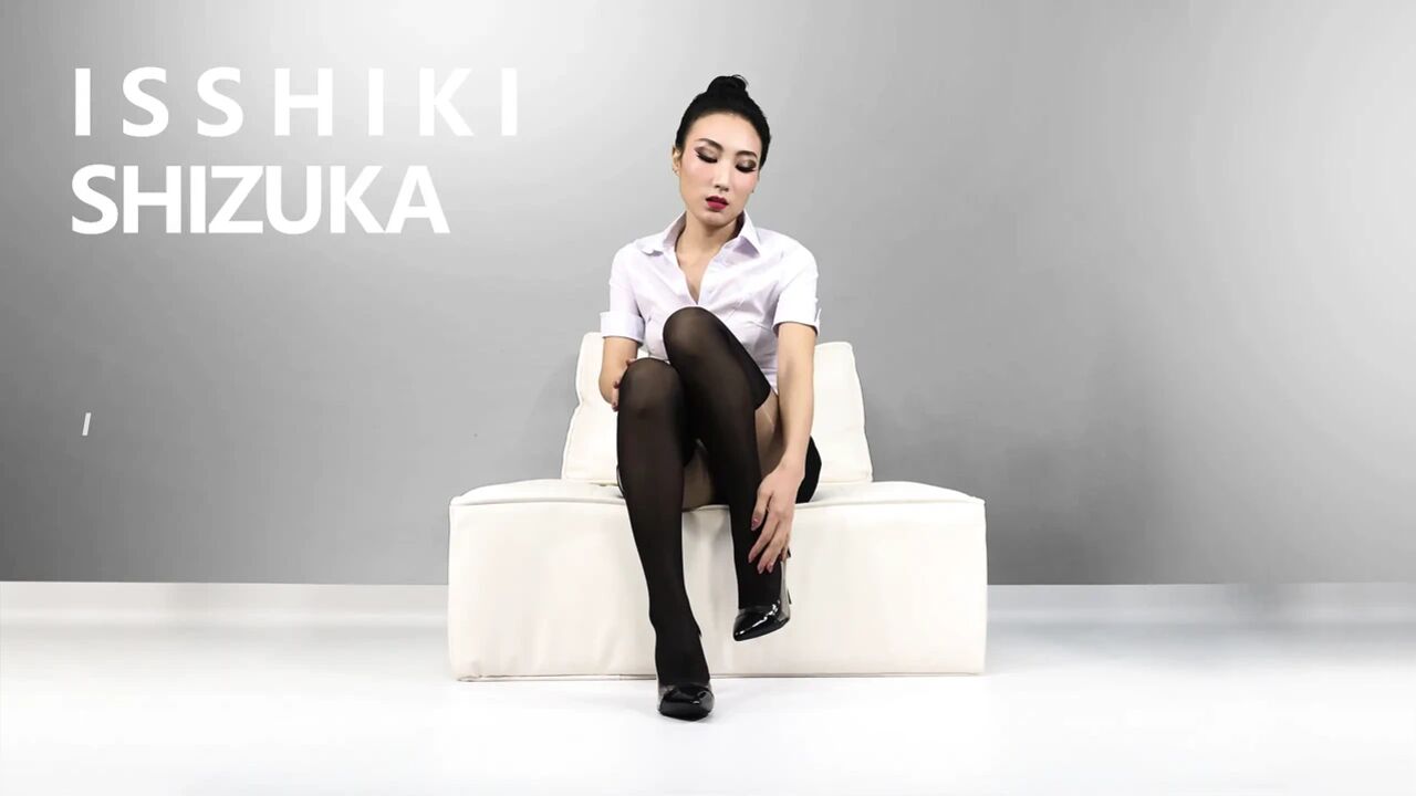 She enjoys exercising while wearing stockings-Isshiki Shizuka 01