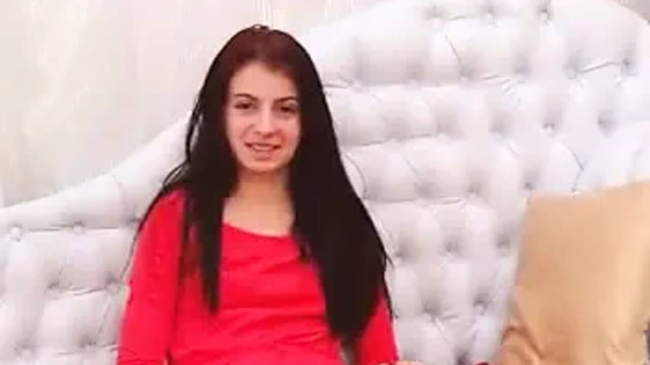 Teen brunette showing her feet