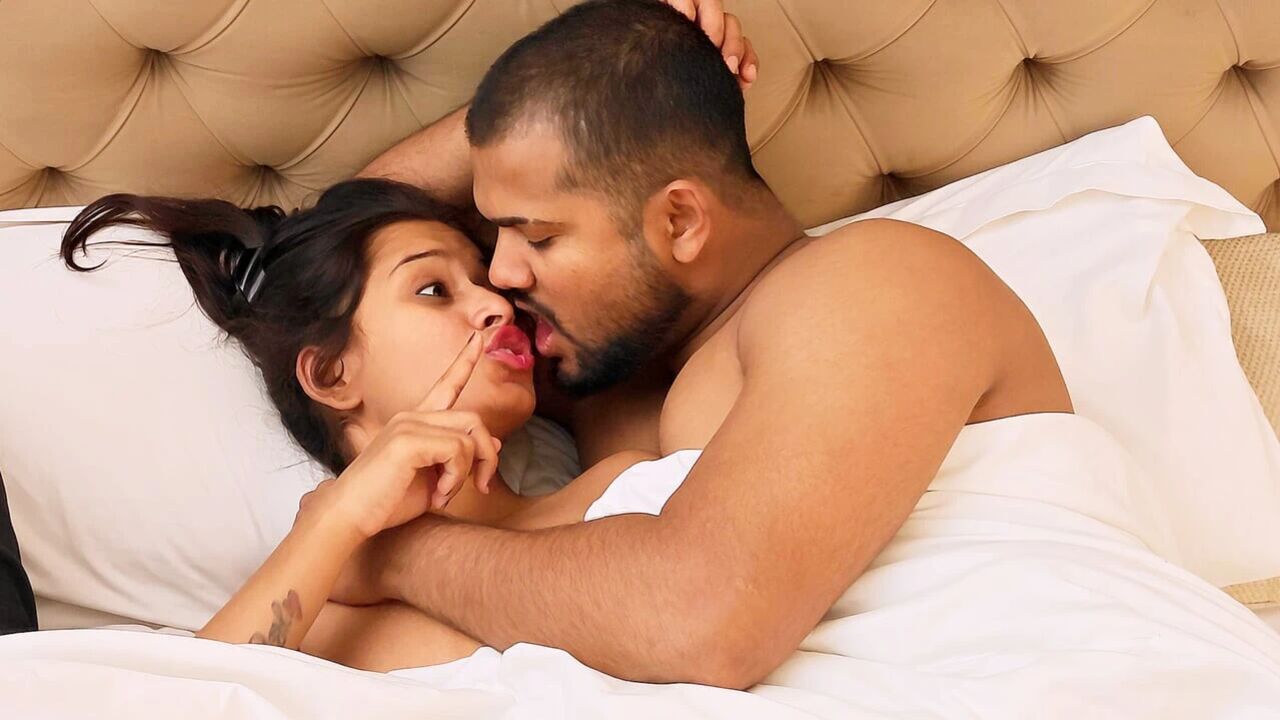 Indian college student ran away from college and had sex with her boyfriend in a hotel and fucked him, video went viral