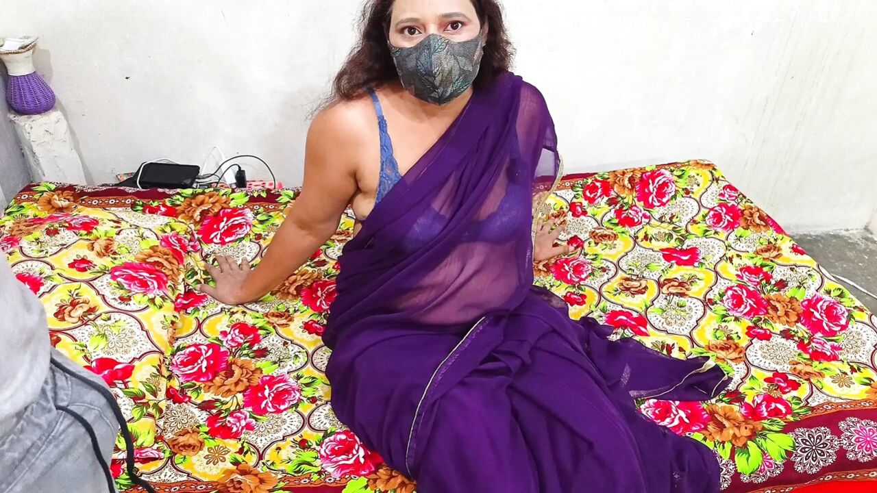 Society k Security Guard Ny Indian Desi Bhabhi Ko Ghar Mai Chod Diya Desi Aunty ki Chut Pani Pani ho gai Xxxxx Sex Hindi Audio