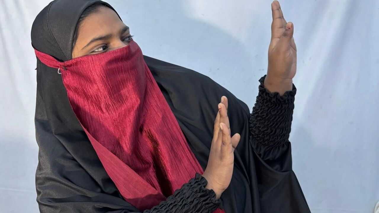 Desi Hijab Big Milk Sales Girl Leashed