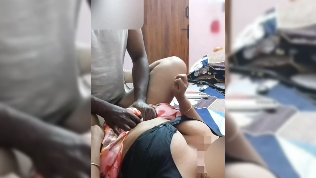Beautiful Indian Housewife in Saree Missionary Fucked