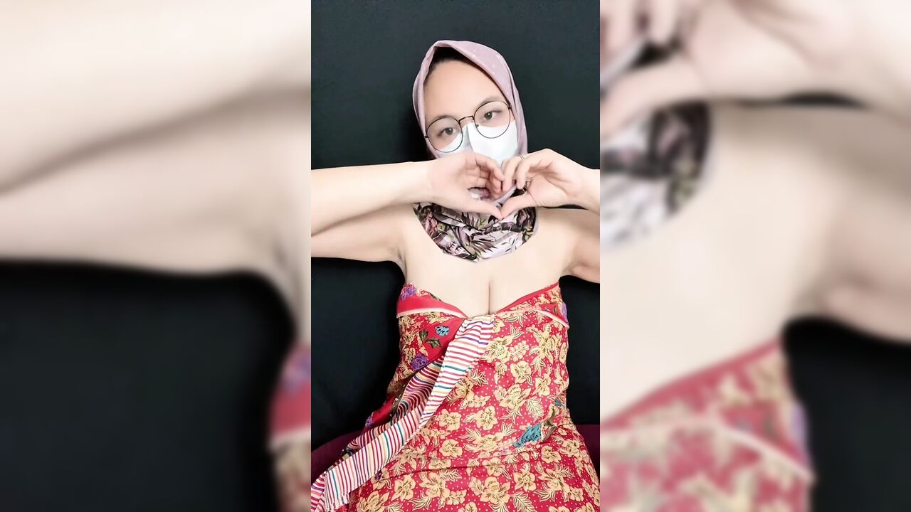 My best friend is so good at making her pussy squirm until the flood