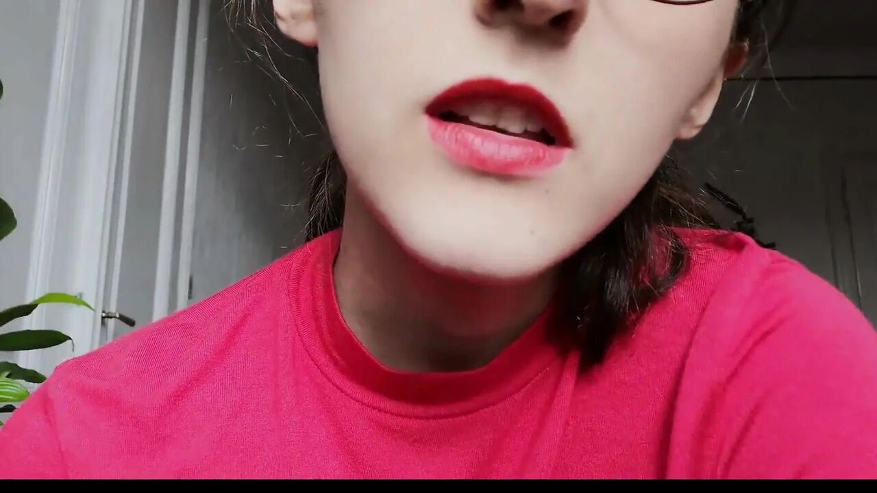 Messy lipstick blowjob