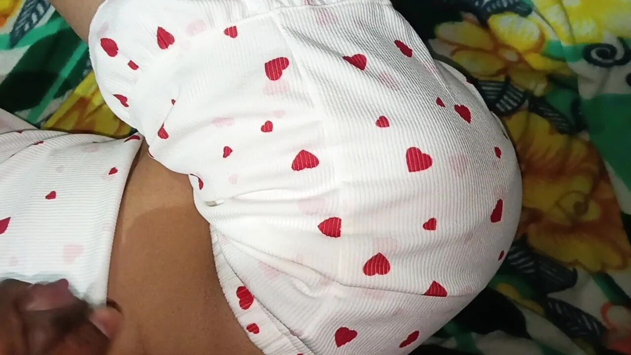 Indian ZaaraParween Wants His BF Big Desi Cock at Home When She was alone at Home