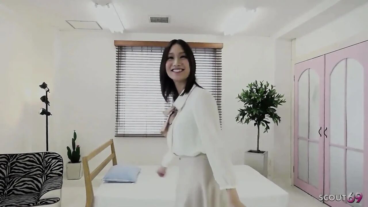 Asian MILF Mikuni Fucked Her Hairy Pussy to Orgasm in a Threesome