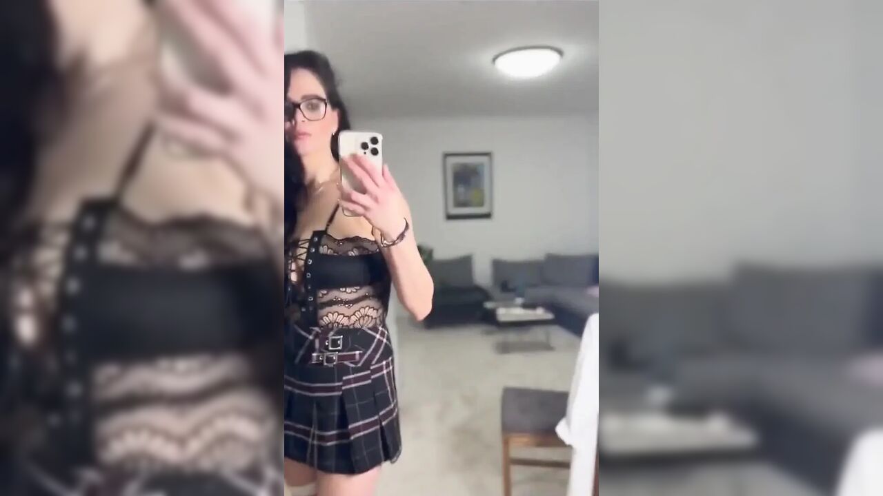 Playing to Mirror in Sexy Body