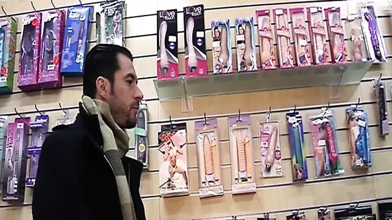 This Amateur French Babe Is Doing Everything She Can to Make Him Cum